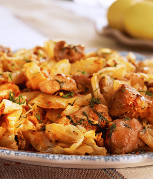 Chicken Stew with Fermented Cabbage (Láchano Toursí)